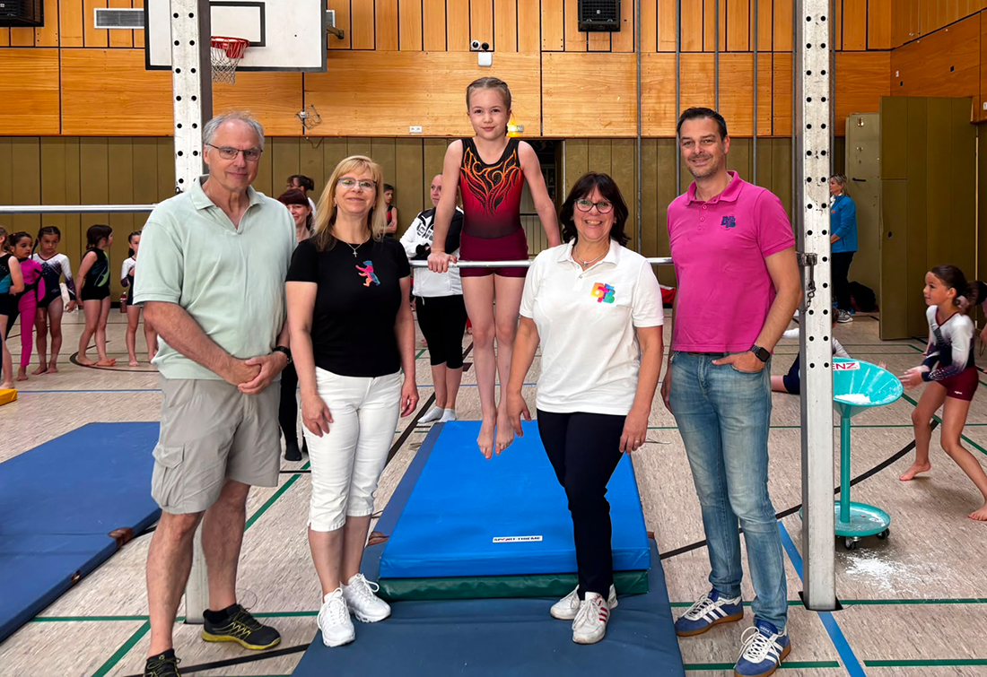 vlnr.: Tom Schütz (Fachwart Schwimmen), BTFB-Präsidentin Sophie Lehsnau, Milla Küster (Turnerin TSV Berlin-Wittenau), TK-Vorsitzende Brigitta Sandow und BTFB-Geschäftsführer Claudio Preil (Foto: M. Preil)