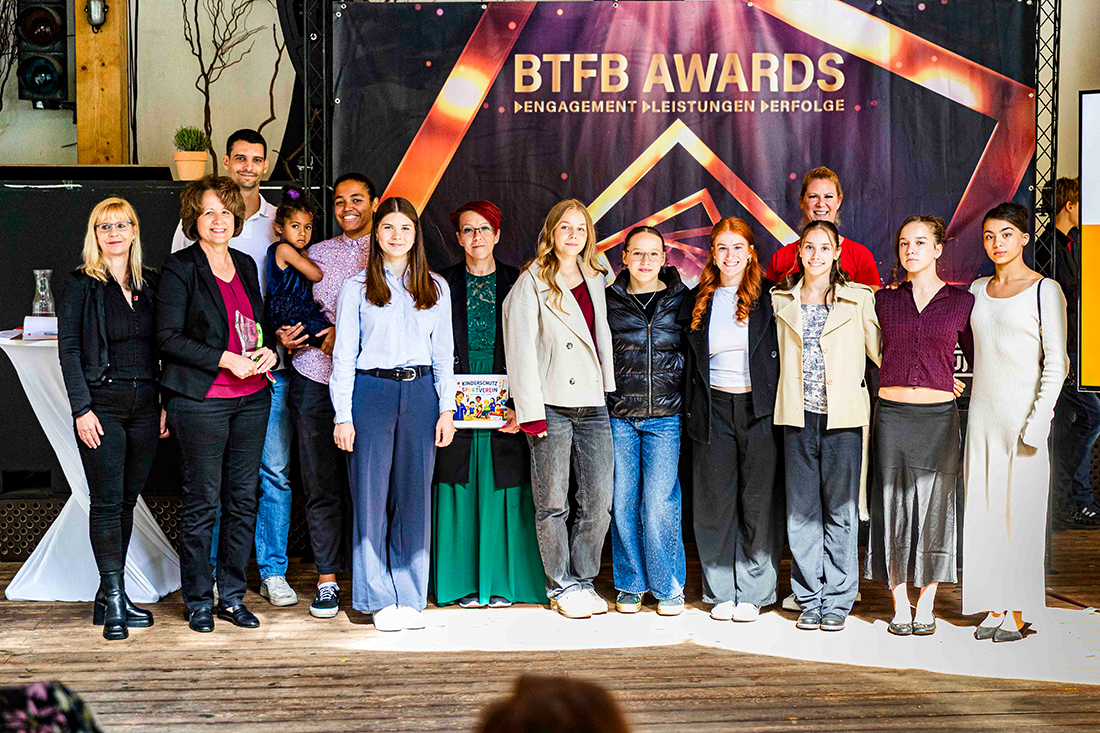 Alle Preisträgerinnen und Preisträger der BTFB Awards 2026. (Foto: Sandra Schürmans)
